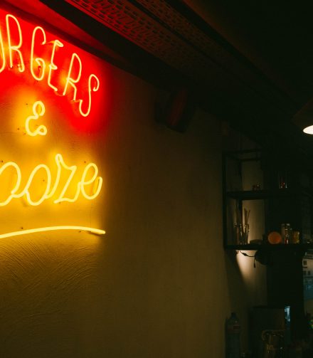 Пътеводител: Boom! Burgers & booze